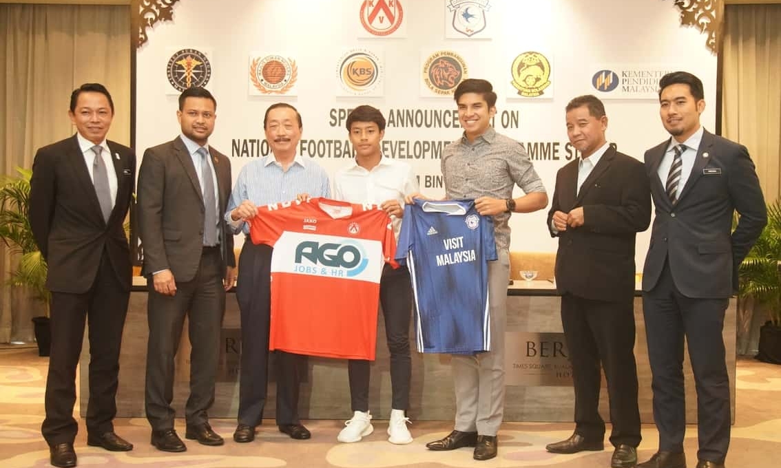 Sao mai Đông Nam Á sang Bỉ đối đầu Công Phượng