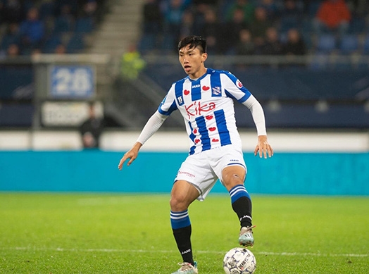 VIDEO: Văn Hậu tiếp tục được ra sân trong màu áo Heerenveen