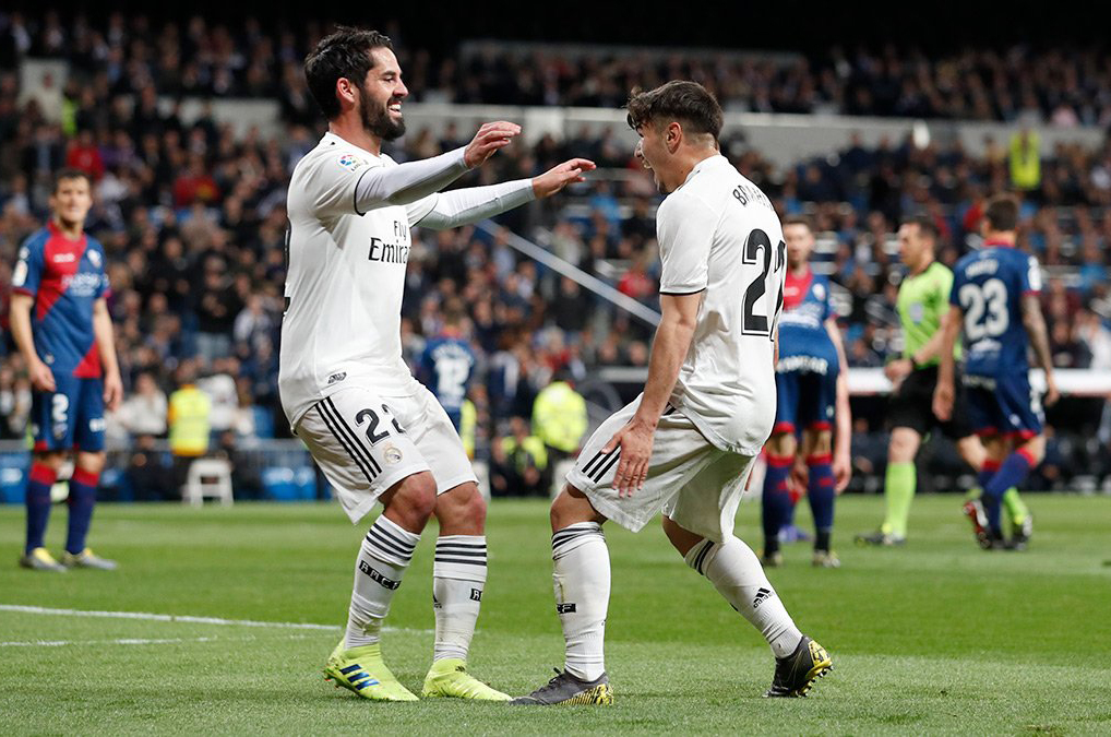 Benzema tỏa sáng, Real đánh bại Huesca đầy kịch tính