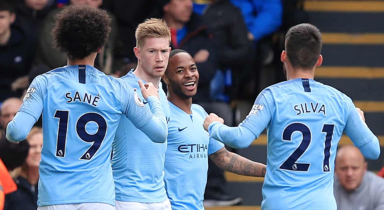 Sterling lập cú đúp, Man City tạm thời vượt qua Liverpool