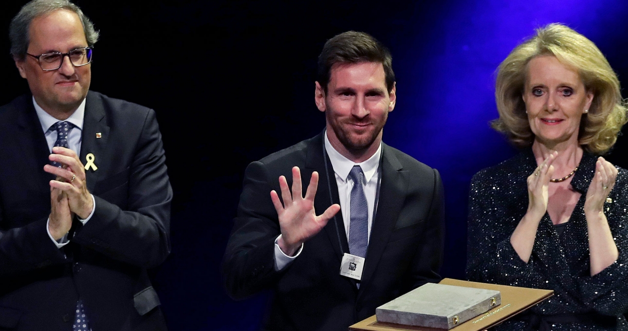 Cống hiến miệt mài cho Barca, Messi nhận vinh dự đặc biệt