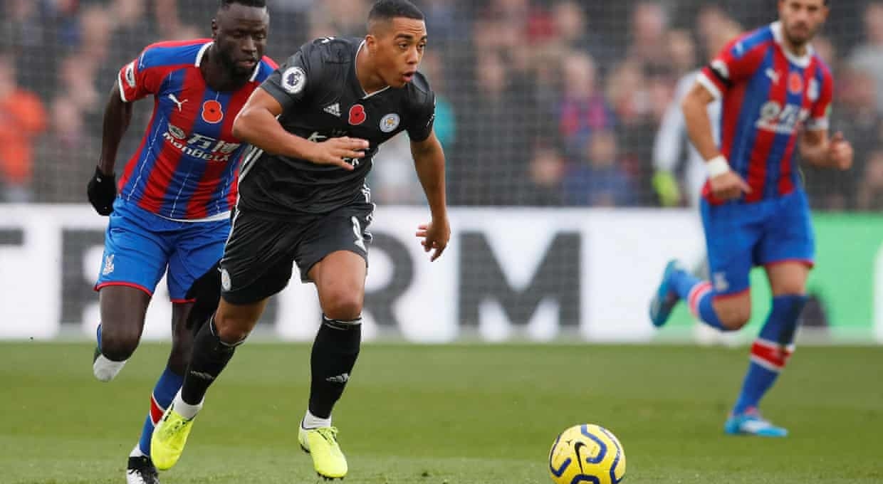 Vardy lập công, Leicester trở lại top 3 Ngoại hạng Anh