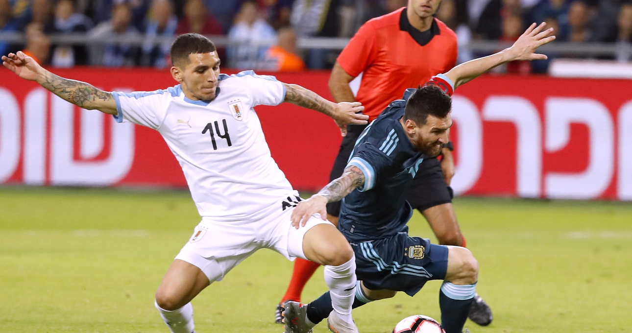 VIDEO: Messi quay kompa đỉnh cao, biến 5 cầu thủ Uruguay thành trò cười