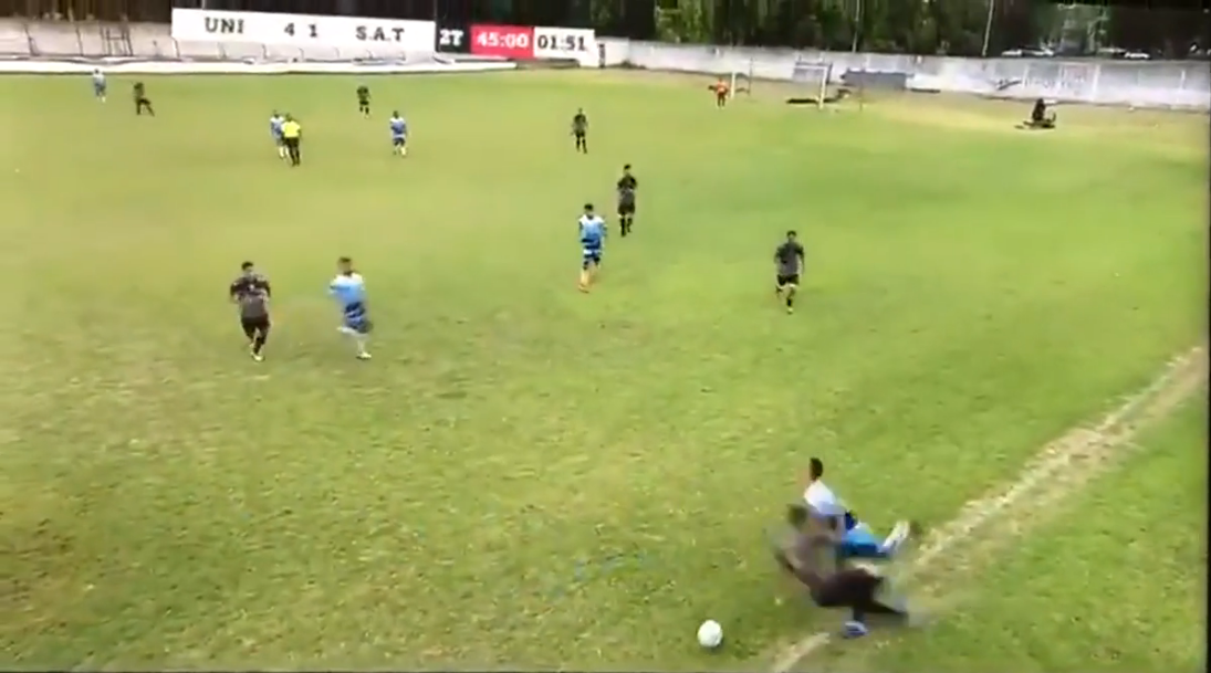 VIDEO: Hỗn chiến ghê rợn sau pha vào bóng đậm chất 'đồ tể'