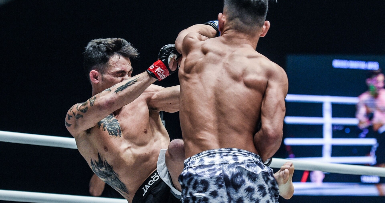 VIDEO: Thành Lê ra đòn búa tạ, giành hat-trick thắng knock-out