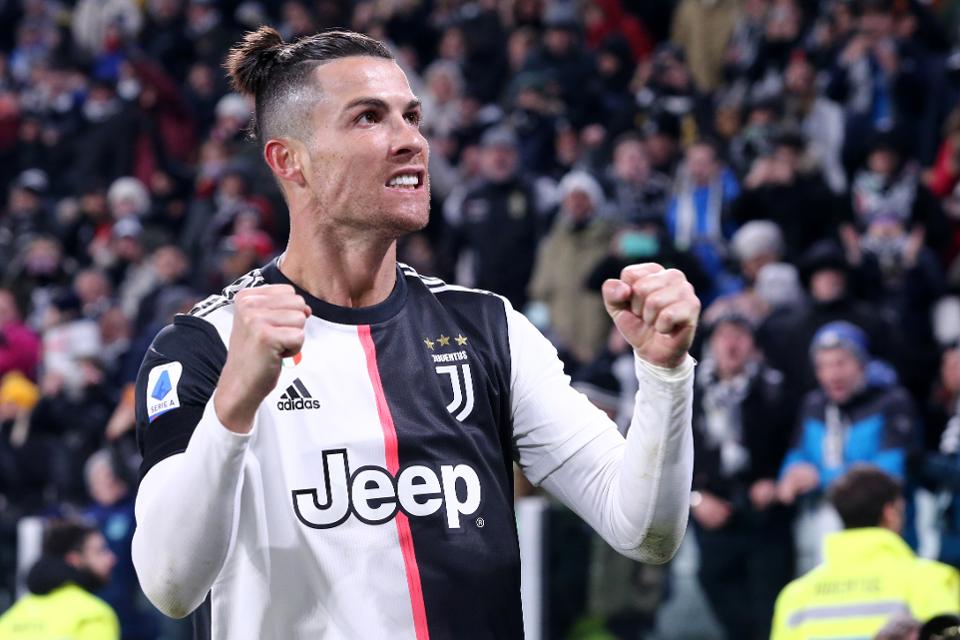 Ronaldo lọt top 5 chân sút vĩ đại nhất lịch sử