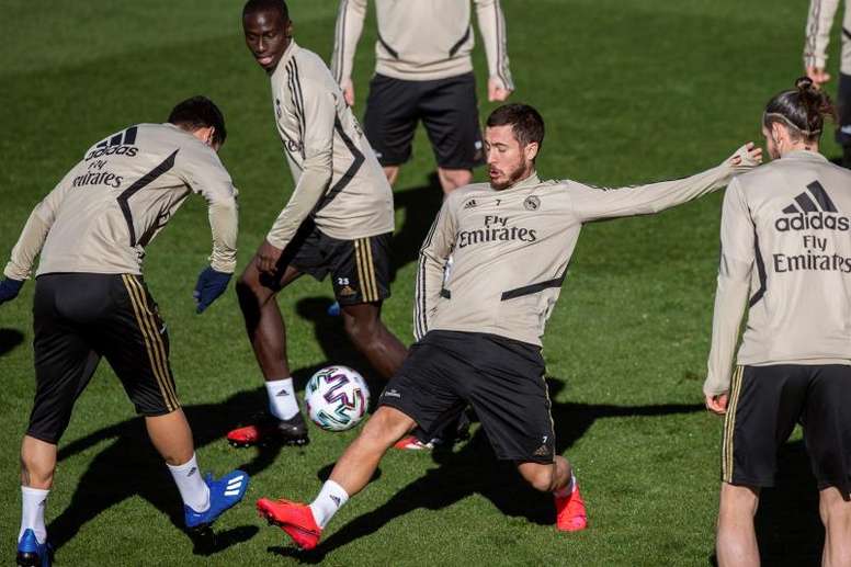 VIDEO: Eden Hazard trở lại tập luyện cùng Real Madrid