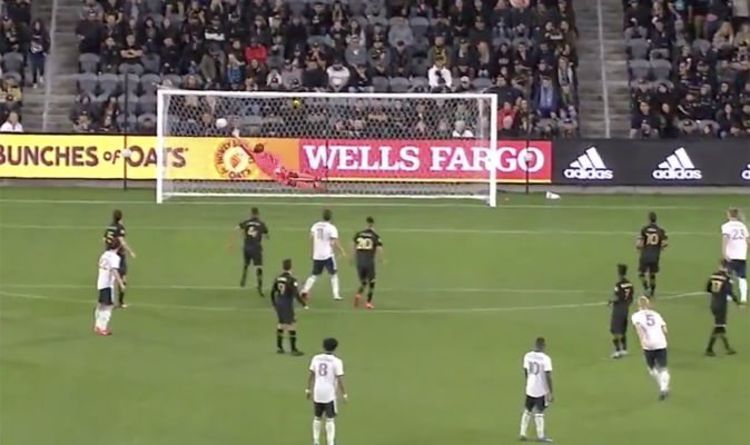 VIDEO: Siêu phẩm đá phạt của Roberto Carlos được tái hiện ở Mỹ