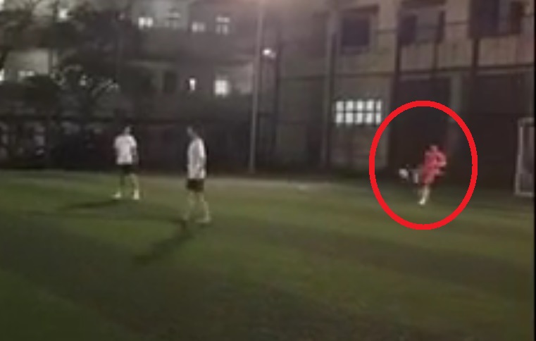 VIDEO: Nữ sinh viên Hà Nội phát bóng tạo siêu phẩm khó tin