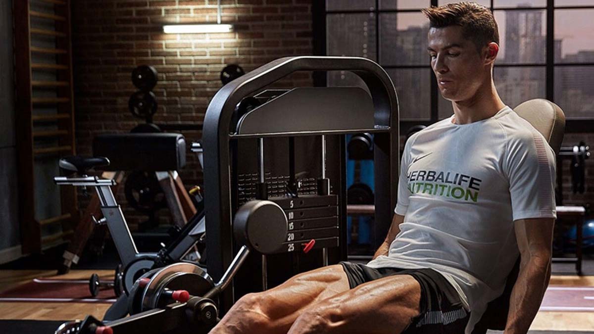 10 cặp giò khủng nhất: Ronaldo chỉ đứng thứ 3, ai số 1?