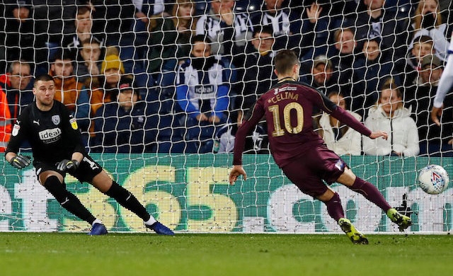 VIDEO: Quả đá penalty bằng chân trụ tệ hại nhất thế giới