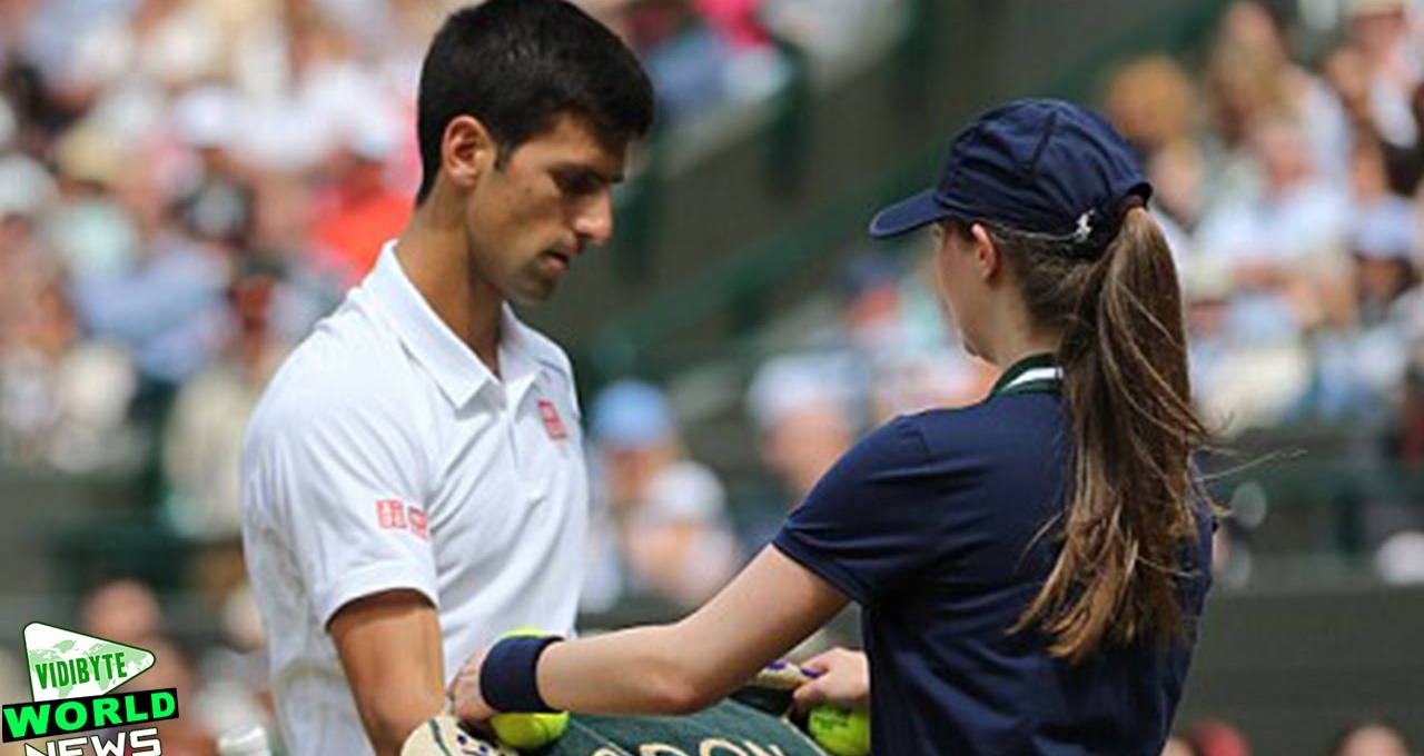 VIDEO: Djokovic đánh trúng 'ball girl' nóng bỏng và cái kết