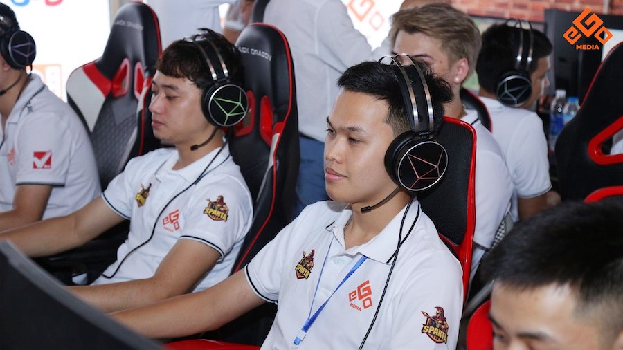 Chim Sẻ Đi Nắng vô địch tuyệt đối ở AOE 9 chum All Star 2020