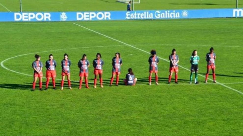 Nữ cầu thủ hành động khó hiểu khi tưởng niệm Maradona