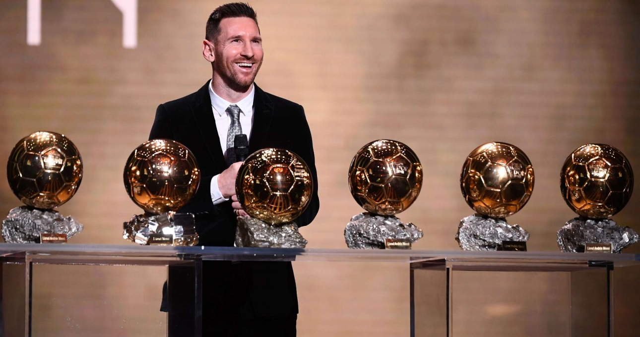 Messi sánh vai Maradona trong đội hình huyền thoại vĩ đại nhất lịch sử