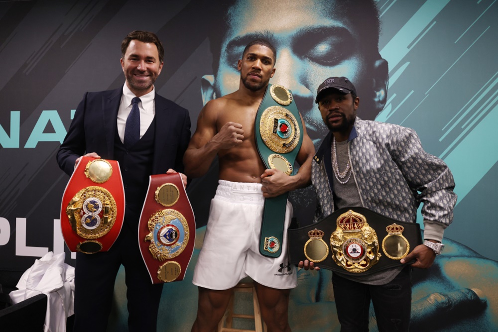Mayweather bị cảnh báo nếu thượng đài đấu với YouTuber