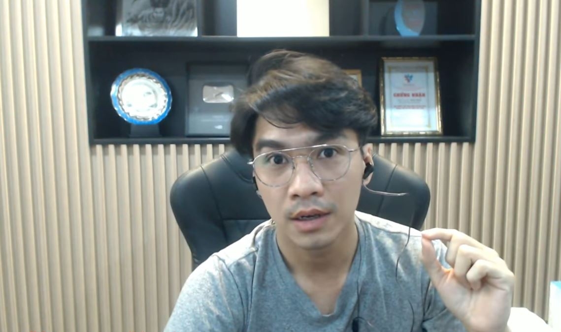 Sau tất cả, PewPew cảm ơn Xemesis vì đã bên cạnh mình khoảng thời gian khó khăn