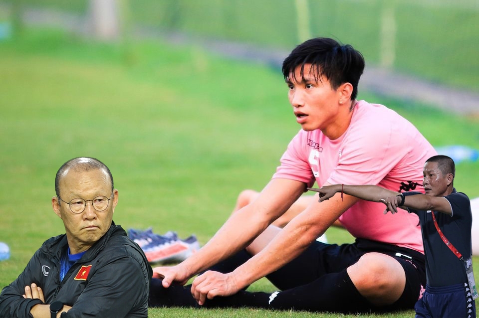 Văn Hậu nghỉ dài hạn: Nỗi lo cho cả hai