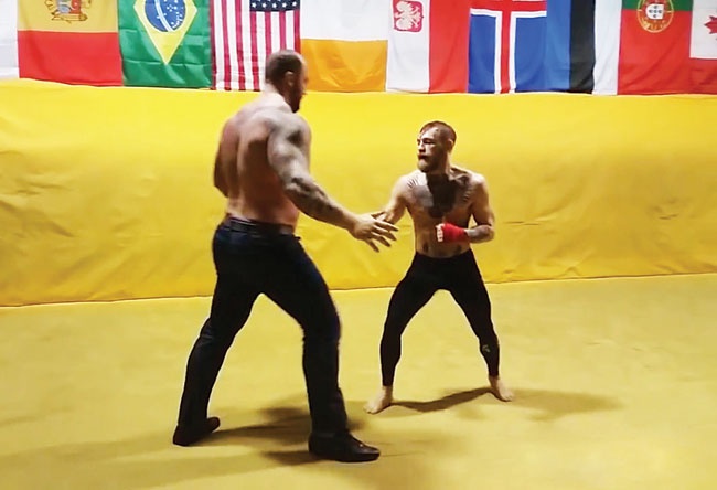 'Gã điên' McGregor đại chiến người đàn ông khỏe nhất thế giới