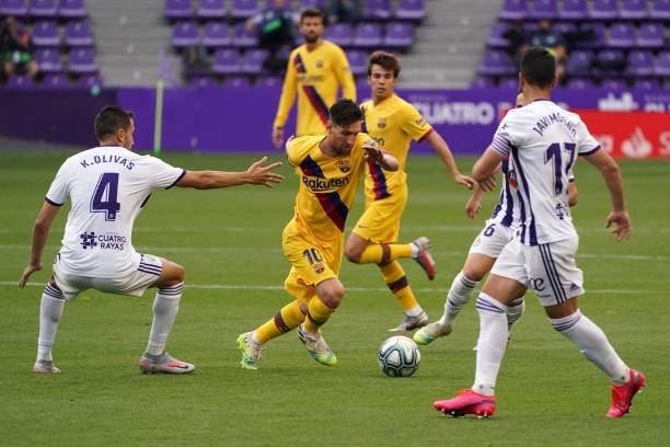 Barca níu giữ hi vọng vô địch bằng chiến thắng trước Valladolid