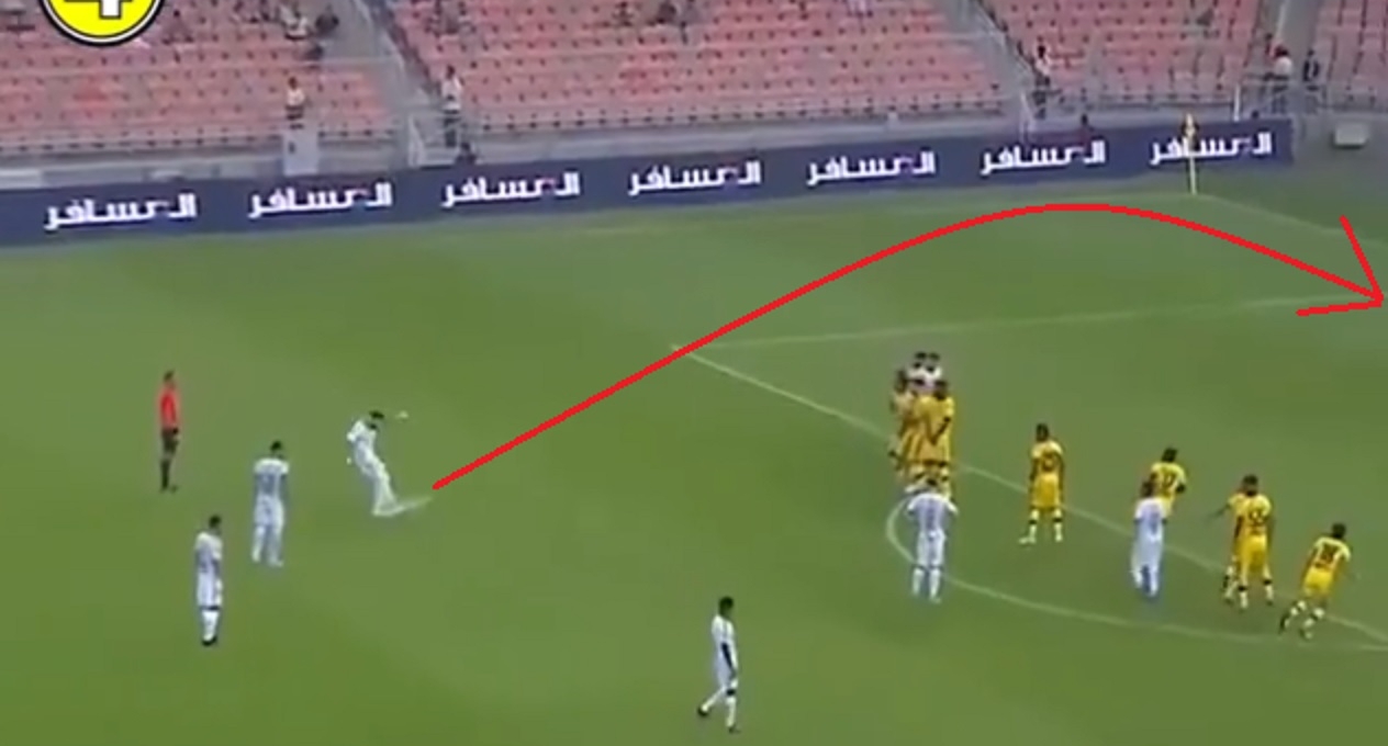 VIDEO: 'Ronaldo Syria' tạo 'địa chấn' với siêu phẩm đá phạt