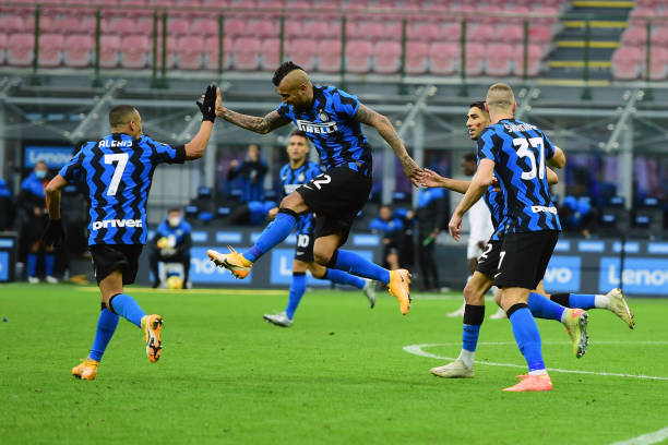 Inter ngược dòng ngoạn mục nhờ bộ đôi Sanchez - Lukaku