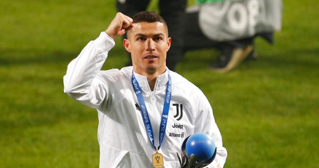 Ronaldo vẫn còn kém xa 'Vua danh hiệu'