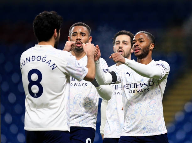 Hạ Burnley, Man City tái lập khoảng cách 3 điểm với MU