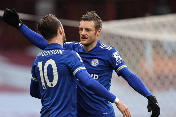 Leicester soán ngôi nhì bảng của MU