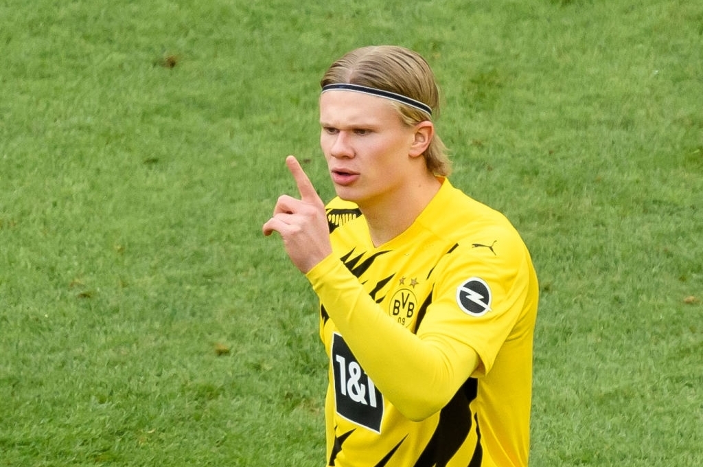 Haaland giúp Dortmund thoát thua ở phút chót