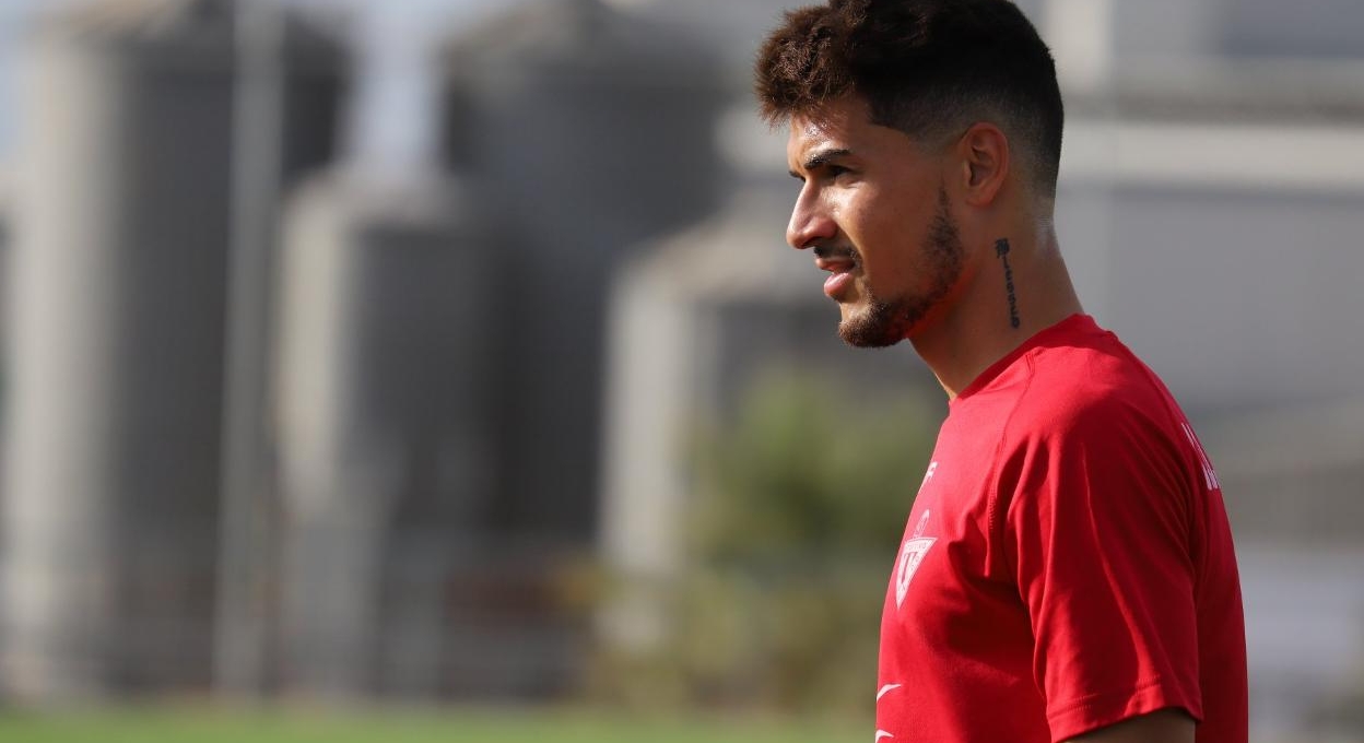 Cựu tiền đạo U16 Barcelona bất ngờ đến V-League
