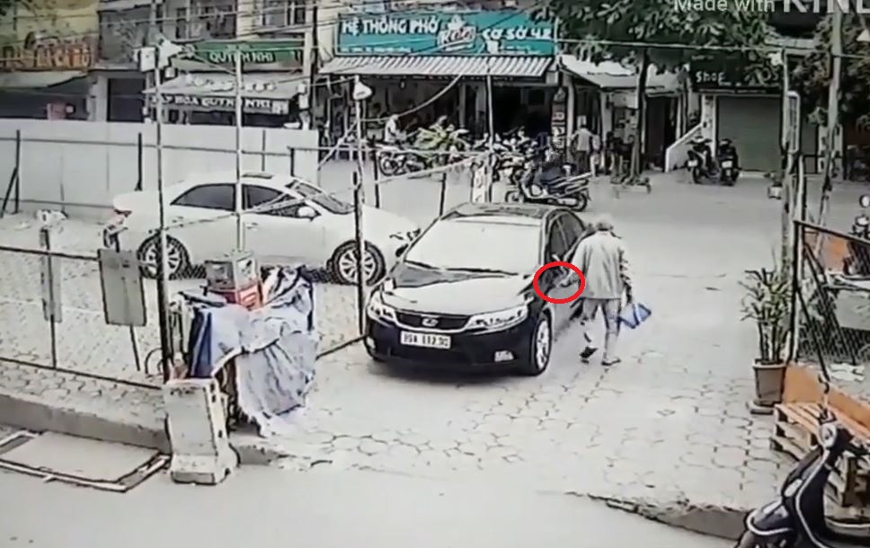 Cụ ông dùng vật nhọn rạch ô tô khi đi đổ rác và cái kết