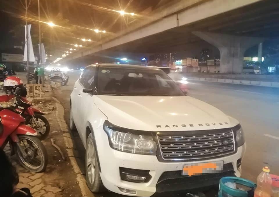 Tưởng xe sang Range Rover, đạo chích vặt nhầm gương Zotye Z8