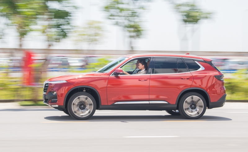 VinFast tung ưu đãi tới 200 triệu đồng dành cho khách mua xe Lux