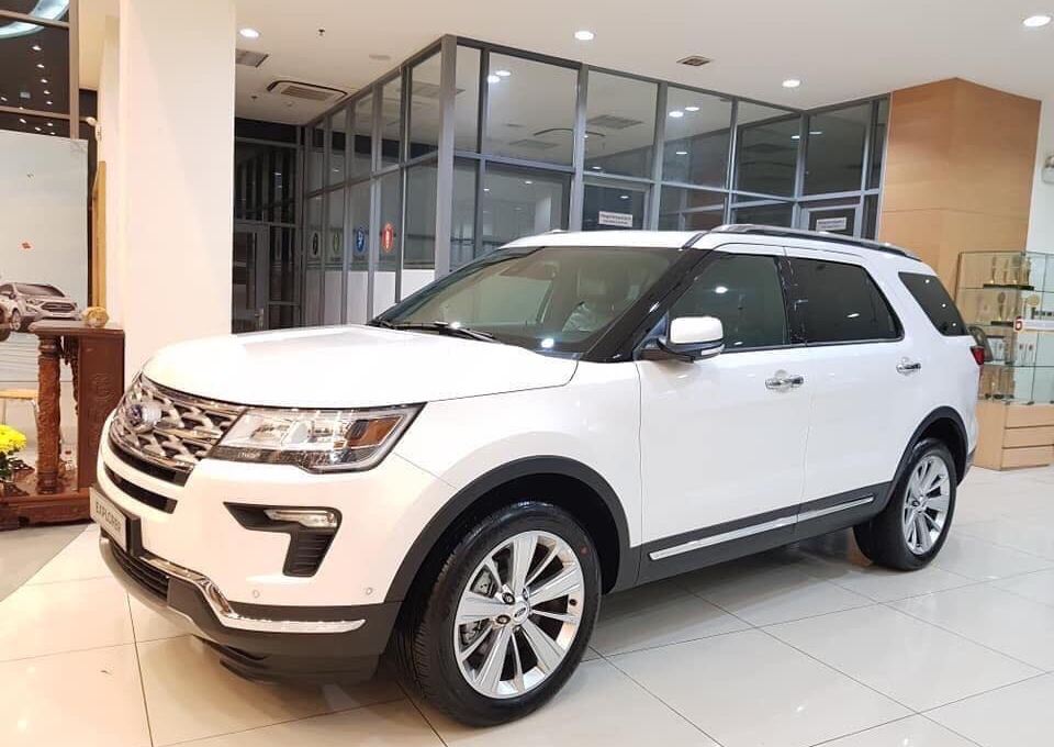 Giá xe Ford Explorer giảm 'sốc', đại lý chào bán dưới 2 tỷ đồng