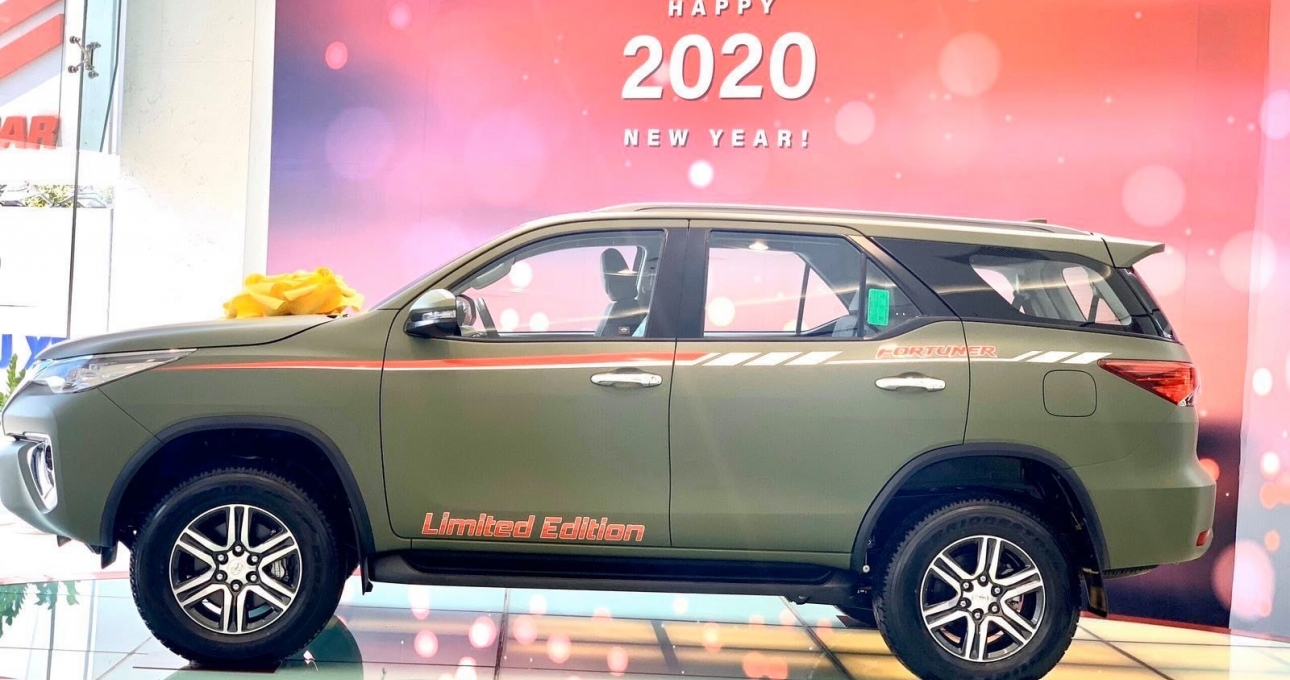 Ngắm Toyota Fortuner Limited Edition màu cực đẹp tại đại lý