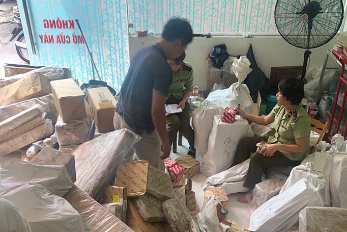 Phụ tùng Mercedes, BMW “rởm” tràn về Việt Nam