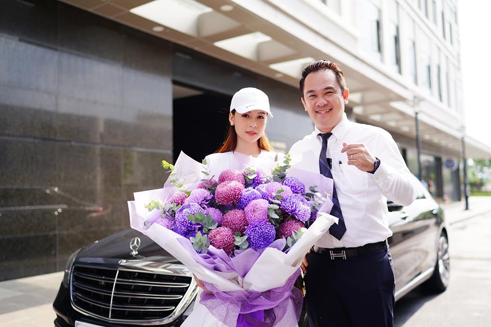 Hot girl Sam chịu chơi tậu 2 chiếc Mercedes-Benz trong nửa năm