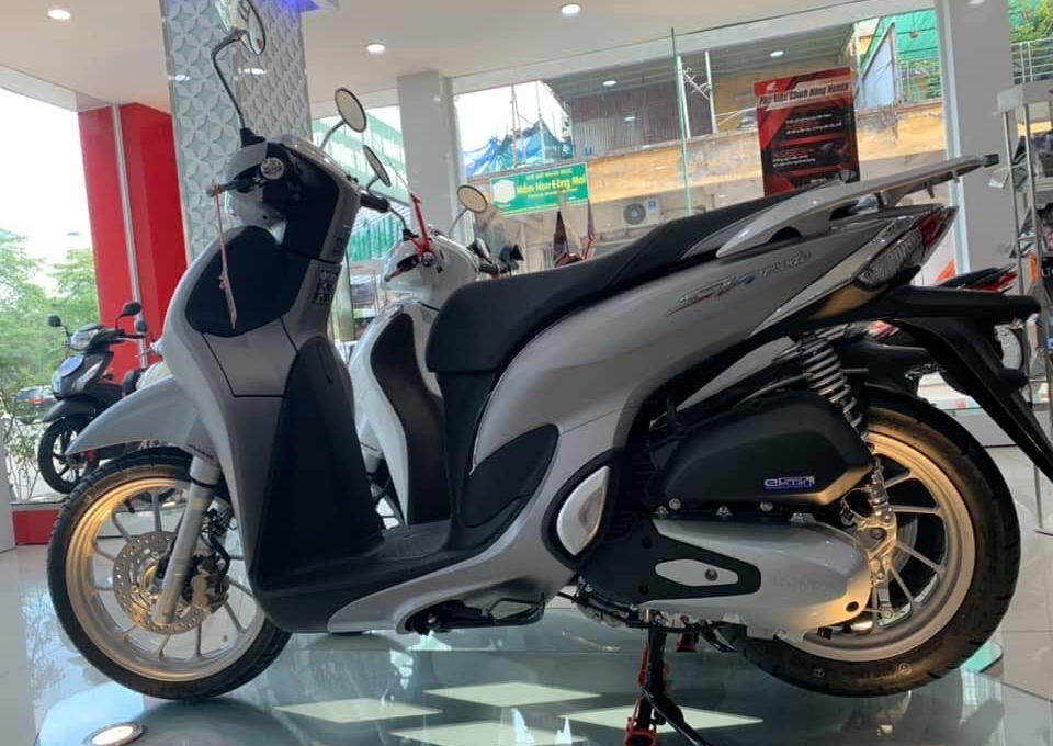 Honda SH Mode 2021 về đại lý, đội giá cao kỷ lục hơn 70 triệu đồng