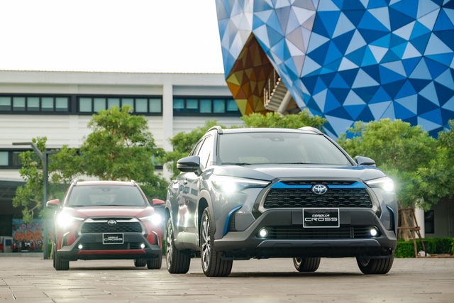 Xuất hiện tình trạng “bia kèm lạc” khi mua Toyota Corolla Cross