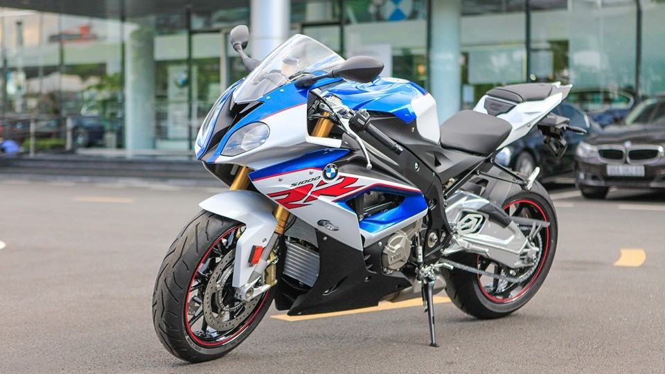 Honda CBR1000RR-R ra mắt, giá mô tô BMW đồng loạt giảm mạnh