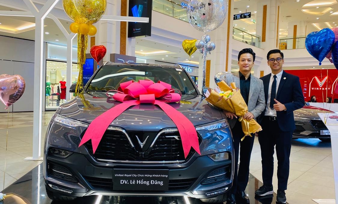 Diễn viên Hồng Đăng tậu VinFast Lux SA2.0