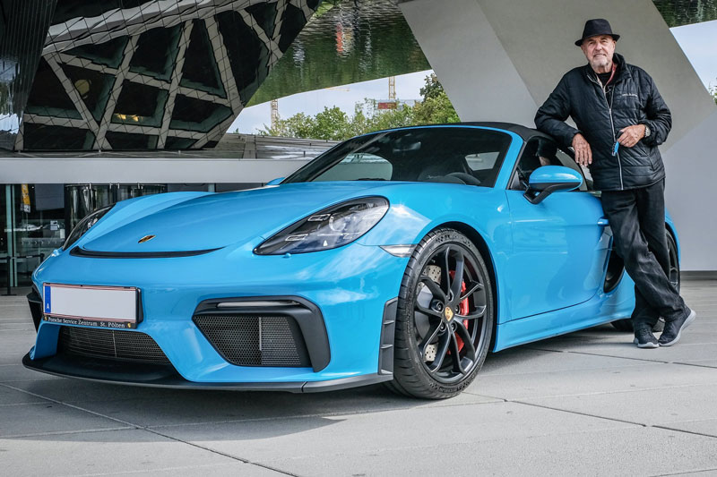 Cụ ông 80 tuổi sở hữu 80 chiếc Porsche gây xôn xao dân mạng