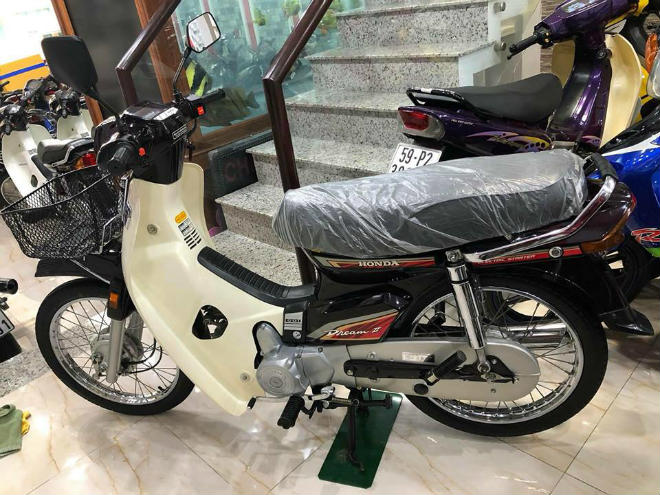 Cận cảnh chiếc Honda Dream II nhập Thái “hét giá” bằng 20 xe Honda SH