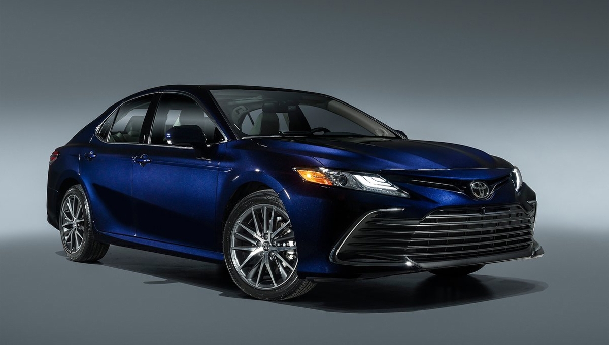 Toyota Camry 2021 vừa lộ diện đã “gây sốt”, chờ về VN đấu Lux A2.0