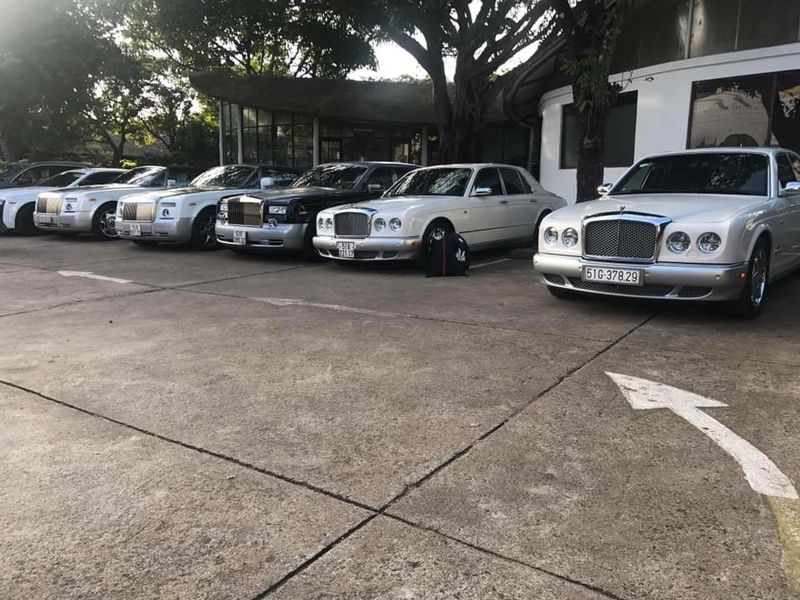 Dàn xe sang Rolls-Royce, Bentley của ông chủ cà phê Trung Nguyên tại Buôn Ma Thuột