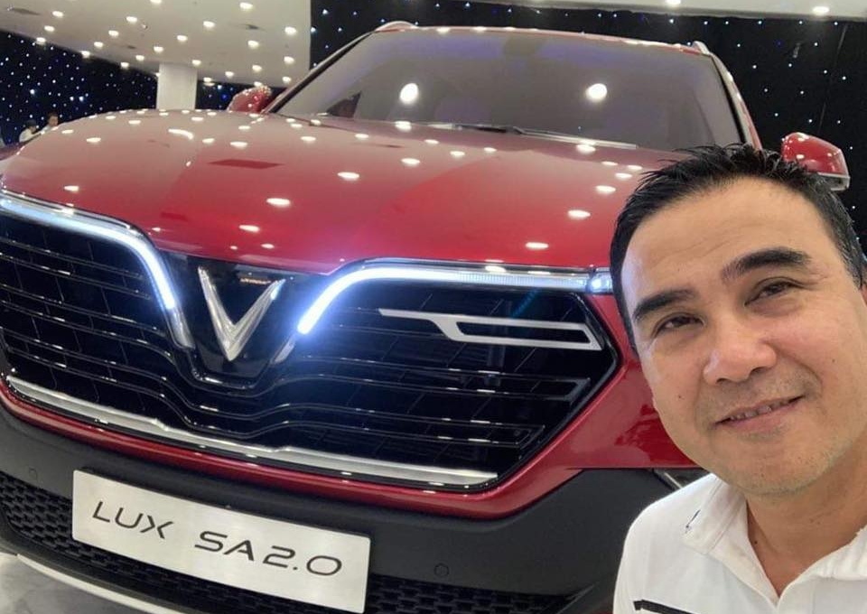 MC Quyền Linh mạnh tay đặt mua xe VinFast Lux SA 2.0