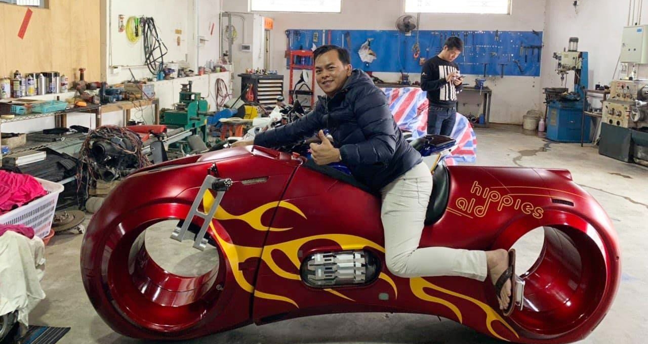 Siêu mô tô Tron Light Cycle tiền tỉ chính thức về tay đại gia Phúc XO