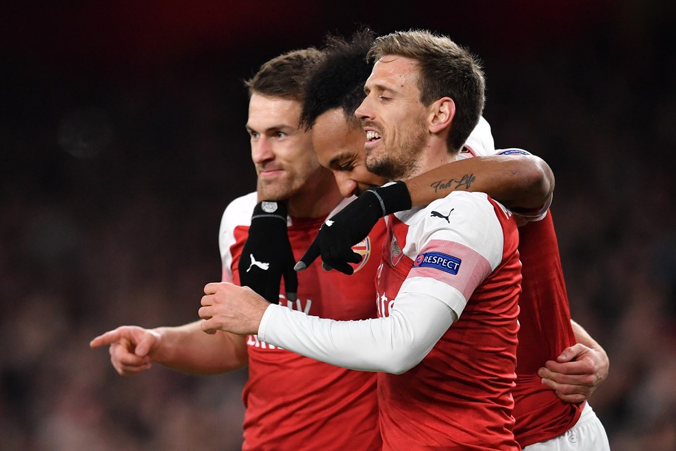 Arsenal đặt một chân vào bán kết Europa League 