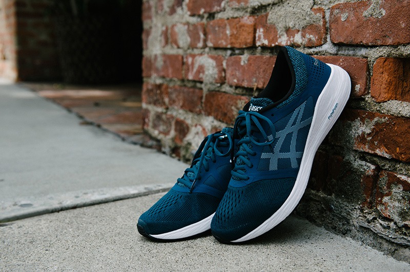 ASICS Roadhawk FF - Sự kết hợp hoàn hảo giữa tốc độ và phong cách